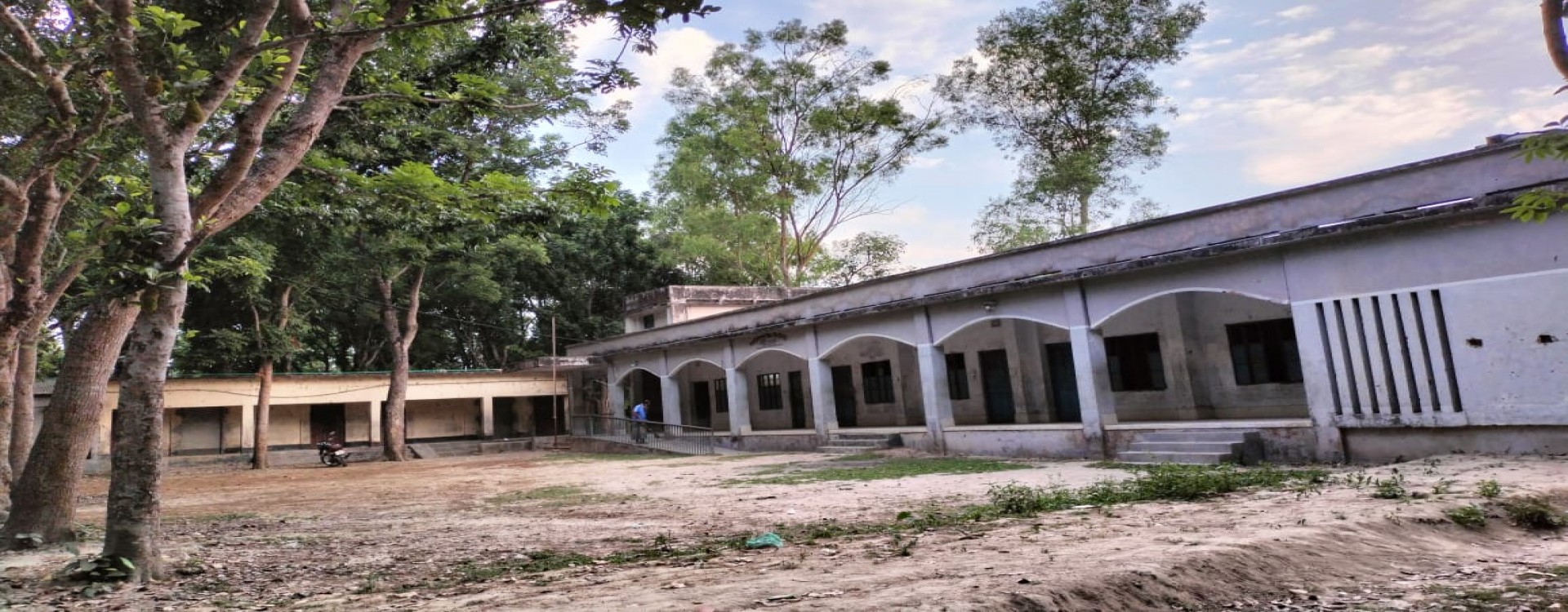 স্কুলের প্রধান গেট